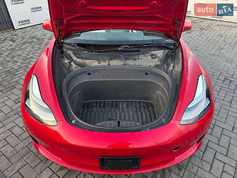 Седан Tesla Model 3 2021 в Луцке