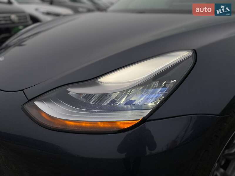 Седан Tesla Model 3 2019 в Киеве