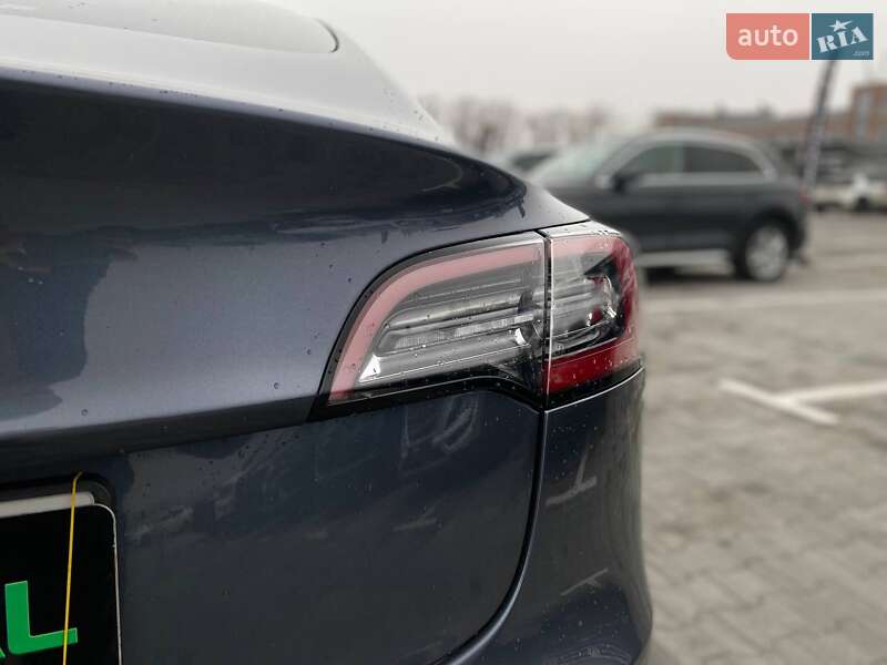 Седан Tesla Model 3 2019 в Киеве