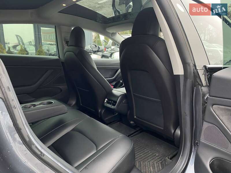 Седан Tesla Model 3 2019 в Киеве