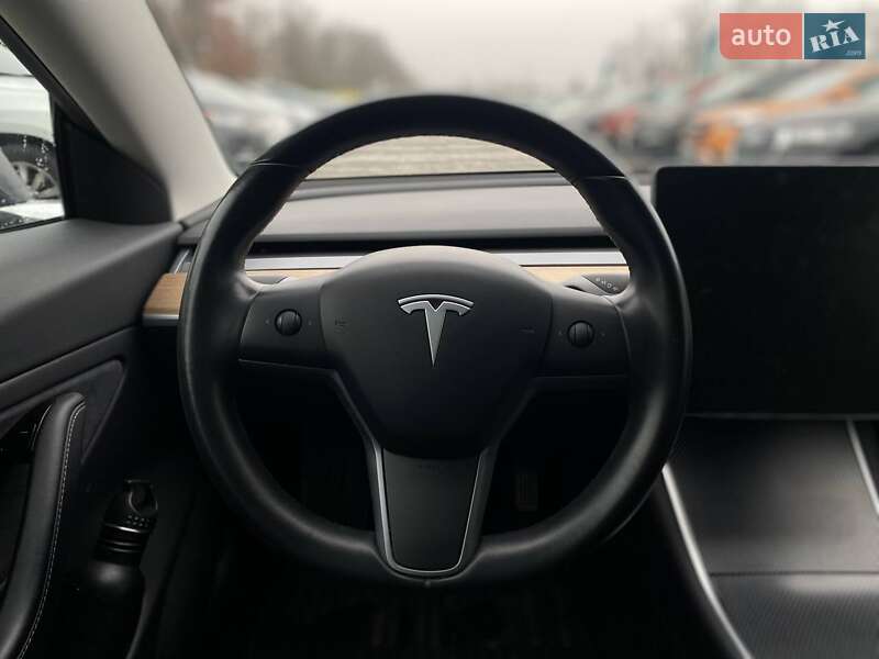 Седан Tesla Model 3 2019 в Киеве