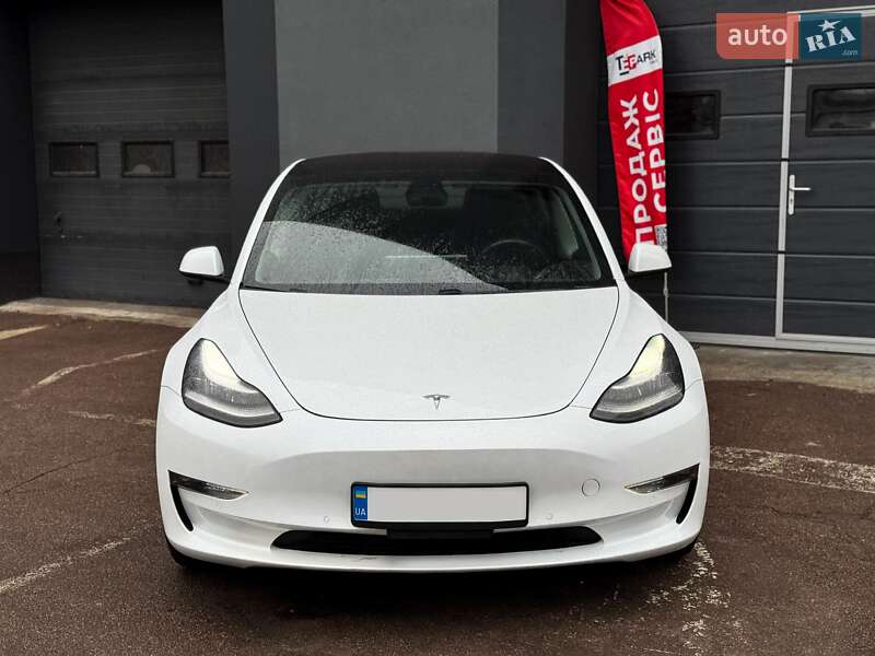 Седан Tesla Model 3 2018 в Киеве