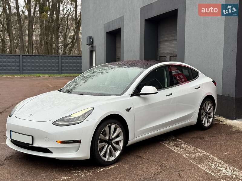 Седан Tesla Model 3 2018 в Киеве