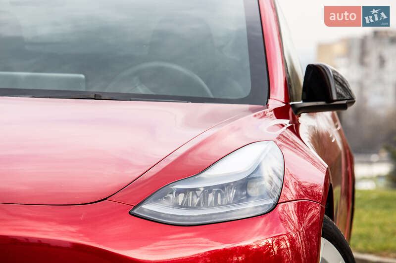 Седан Tesla Model 3 2023 в Львове