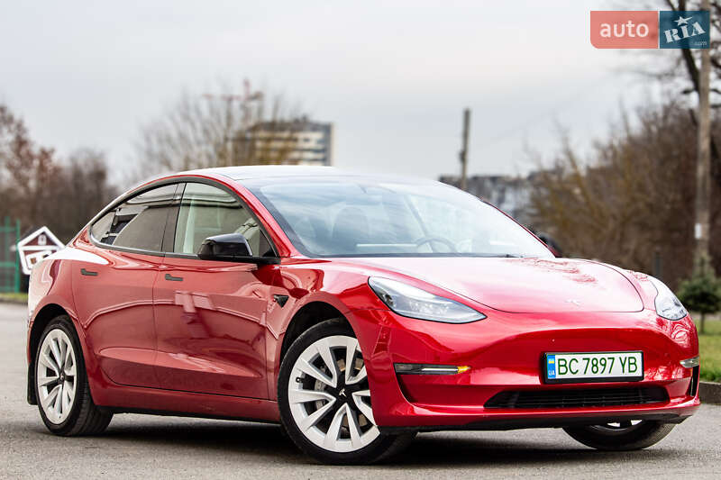 Седан Tesla Model 3 2023 в Львове