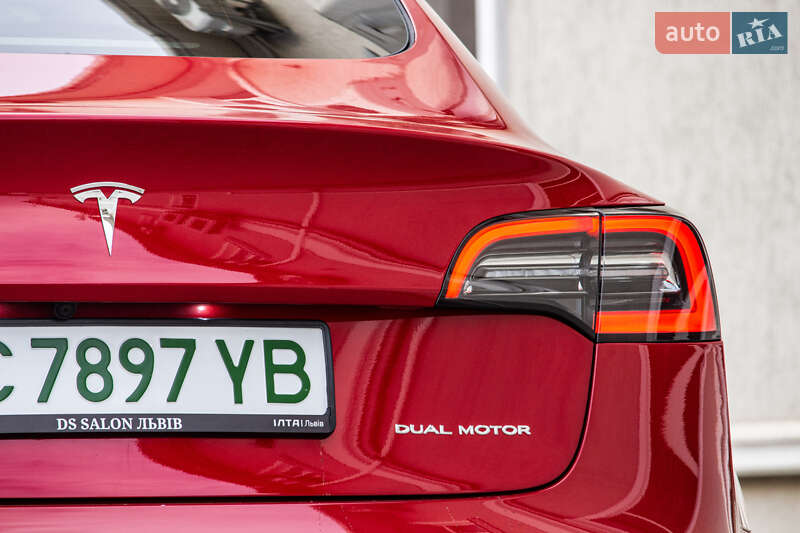 Седан Tesla Model 3 2023 в Львове