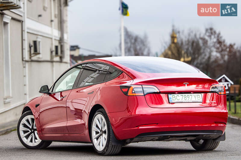 Седан Tesla Model 3 2023 в Львове
