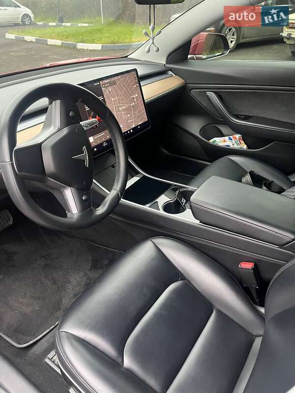 Седан Tesla Model 3 2018 в Ужгороде