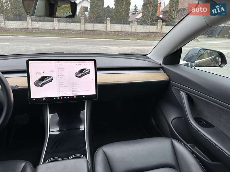 Седан Tesla Model 3 2019 в Киеве