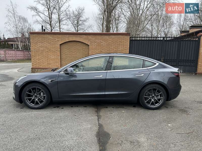 Седан Tesla Model 3 2019 в Киеве