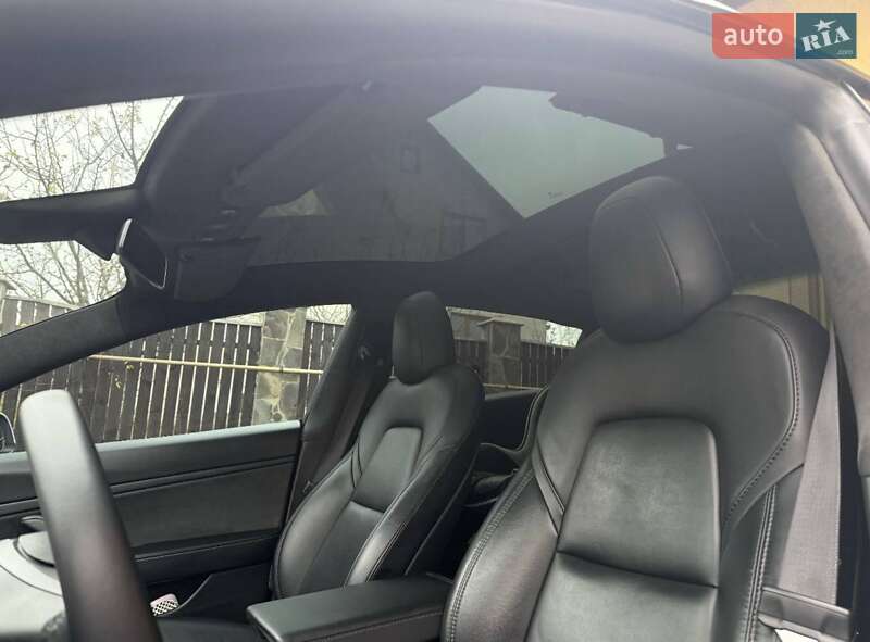 Седан Tesla Model 3 2020 в Черновцах