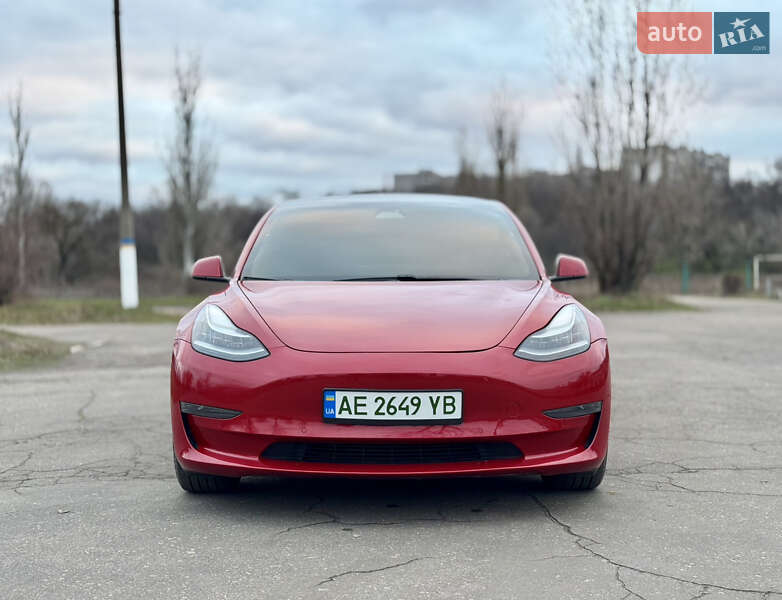 Седан Tesla Model 3 2021 в Кам'янському