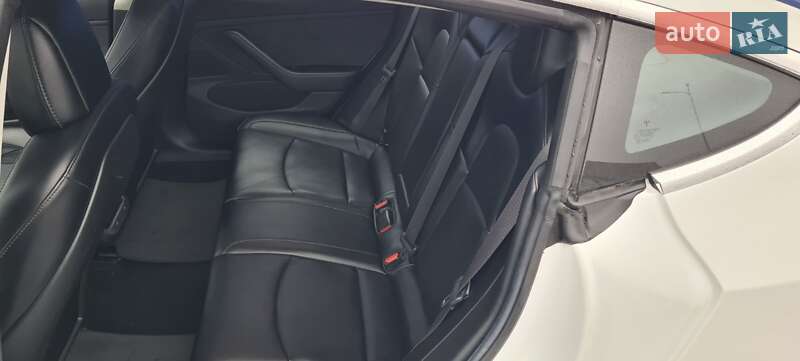 Седан Tesla Model 3 2017 в Нововолынске