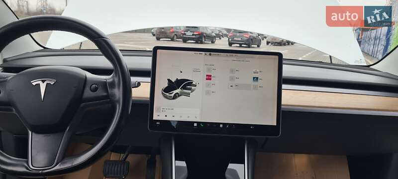 Седан Tesla Model 3 2017 в Нововолынске