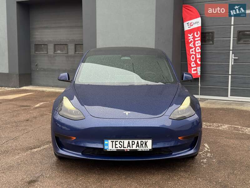 Седан Tesla Model 3 2021 в Киеве