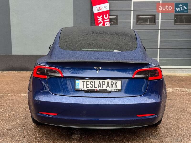 Седан Tesla Model 3 2021 в Киеве