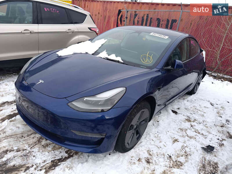 Седан Tesla Model 3 2023 в Львове