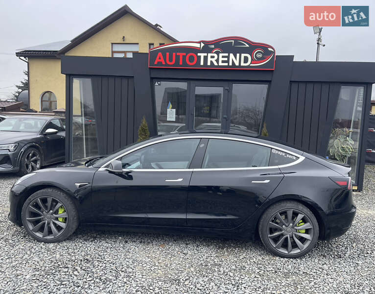 Седан Tesla Model 3 2019 в Львове