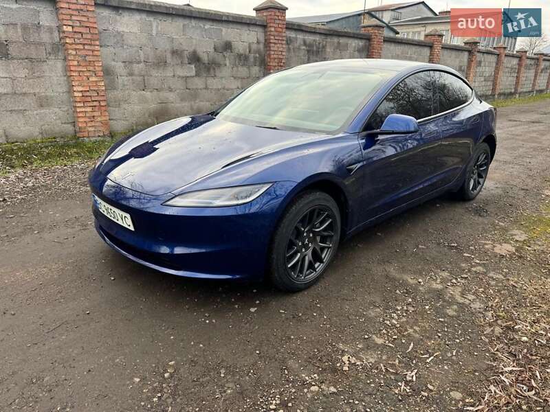 Седан Tesla Model 3 2025 в Львове