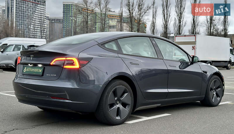 Седан Tesla Model 3 2023 в Киеве