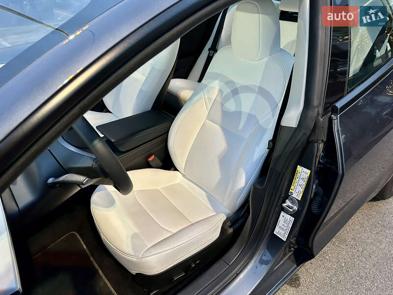 Седан Tesla Model 3 2023 в Киеве