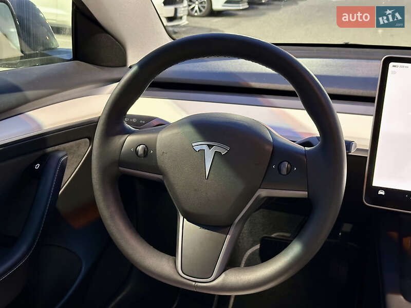 Седан Tesla Model 3 2023 в Киеве