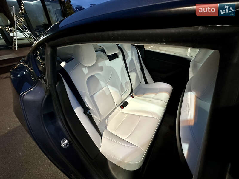 Седан Tesla Model 3 2023 в Киеве