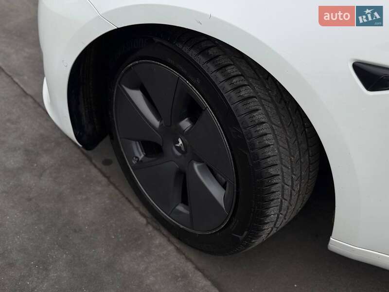 Седан Tesla Model 3 2021 в Ровно