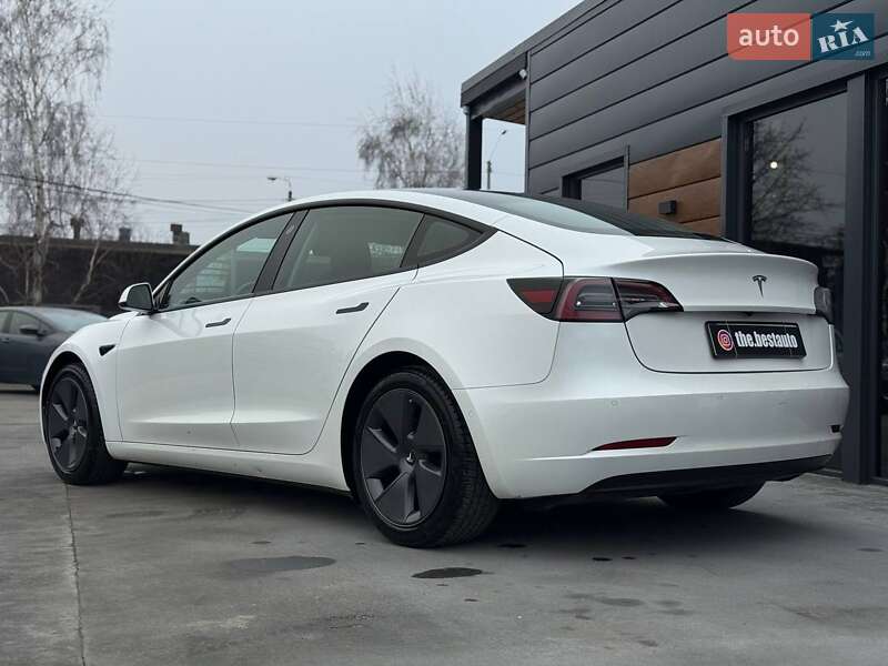 Седан Tesla Model 3 2021 в Ровно