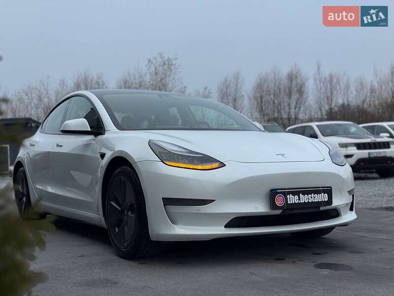 Седан Tesla Model 3 2021 в Ровно