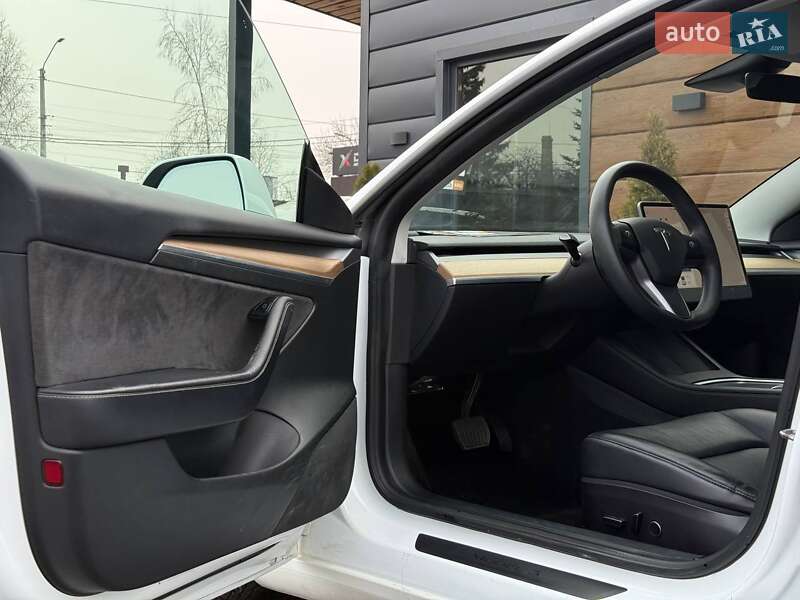 Седан Tesla Model 3 2021 в Ровно