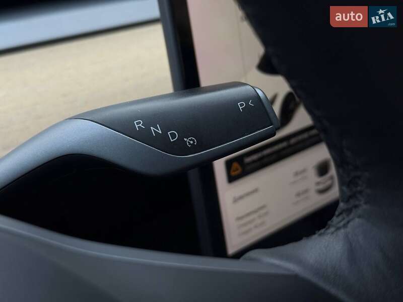 Седан Tesla Model 3 2021 в Ровно