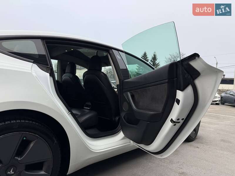 Седан Tesla Model 3 2021 в Ровно