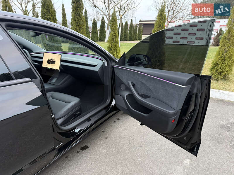 Седан Tesla Model 3 2024 в Киеве