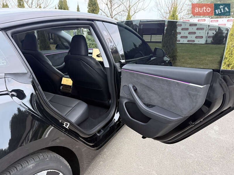 Седан Tesla Model 3 2024 в Киеве