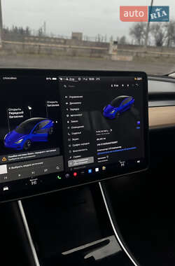 Седан Tesla Model 3 2018 в Кривом Роге