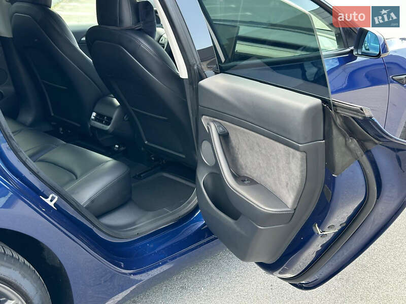 Седан Tesla Model 3 2022 в Києві