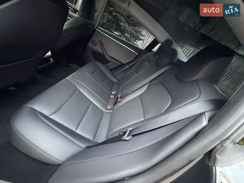 Седан Tesla Model 3 2024 в Днепре