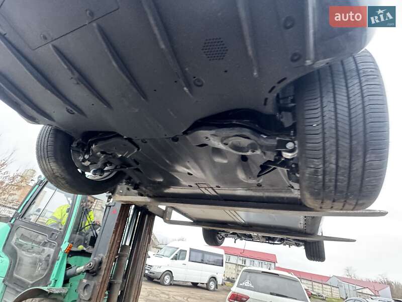 Седан Tesla Model 3 2025 в Сарнах