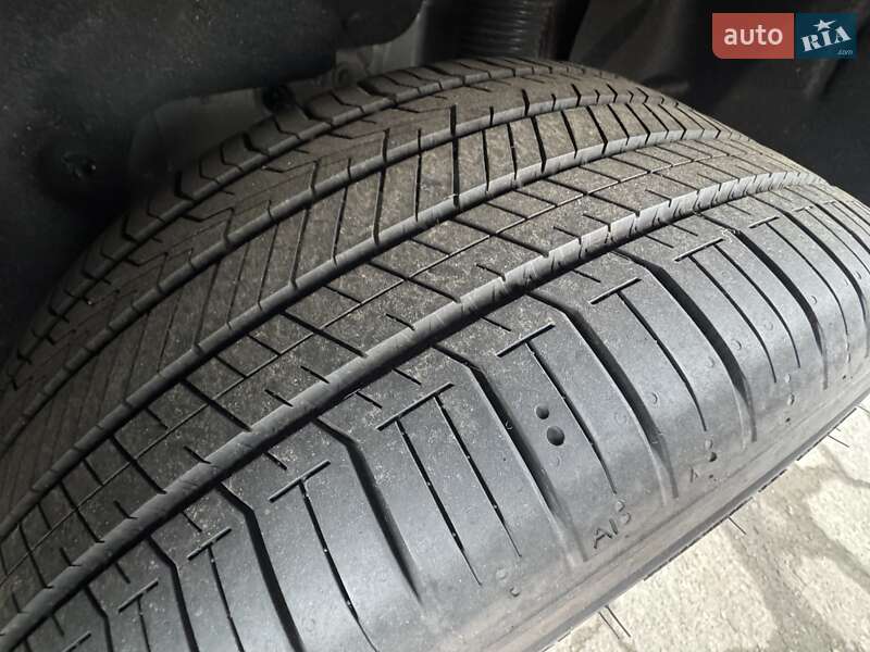 Седан Tesla Model 3 2025 в Сарнах