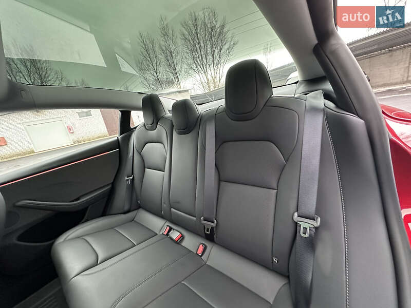 Седан Tesla Model 3 2024 в Дніпрі
