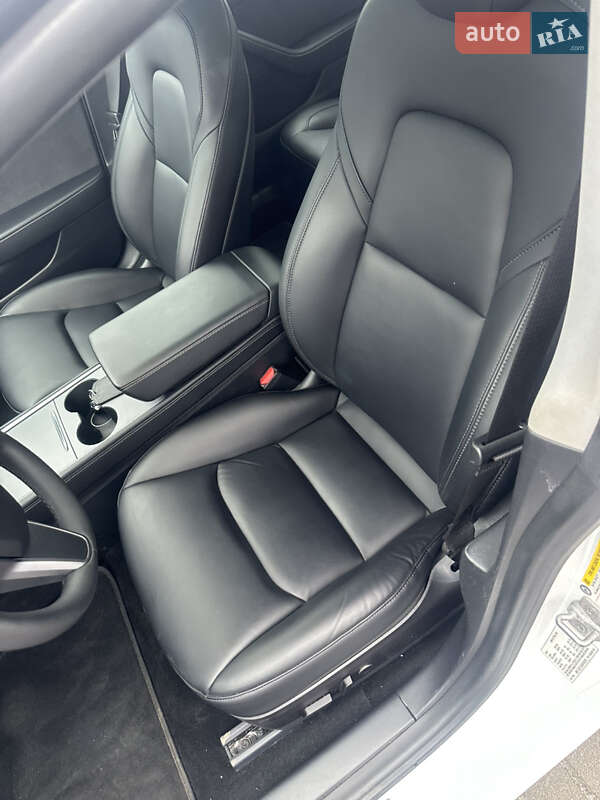 Седан Tesla Model 3 2021 в Днепре