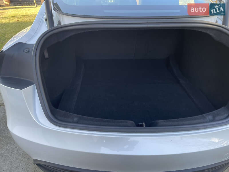 Седан Tesla Model 3 2024 в Острозі фото 16 Седан Tesla Model 3 2024 в Острозі