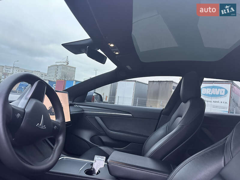 Седан Tesla Model 3 2022 в Киеве