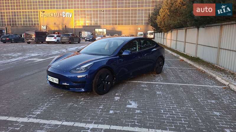Седан Tesla Model 3 2022 в Луцке