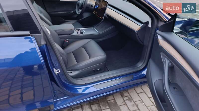 Седан Tesla Model 3 2022 в Луцке