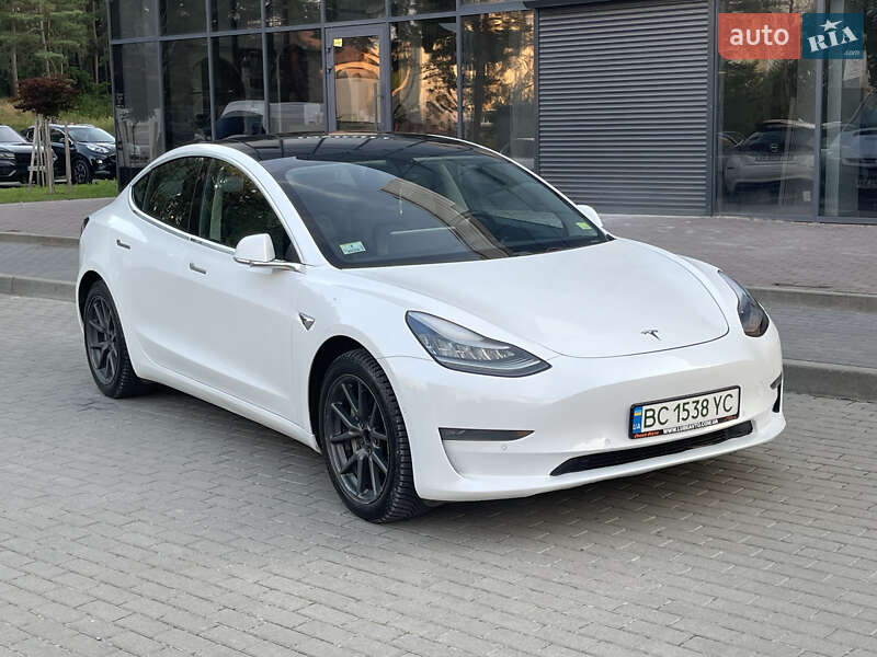 Седан Tesla Model 3 2019 в Новояворовске