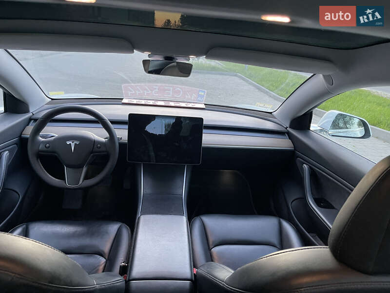 Седан Tesla Model 3 2019 в Новояворовске