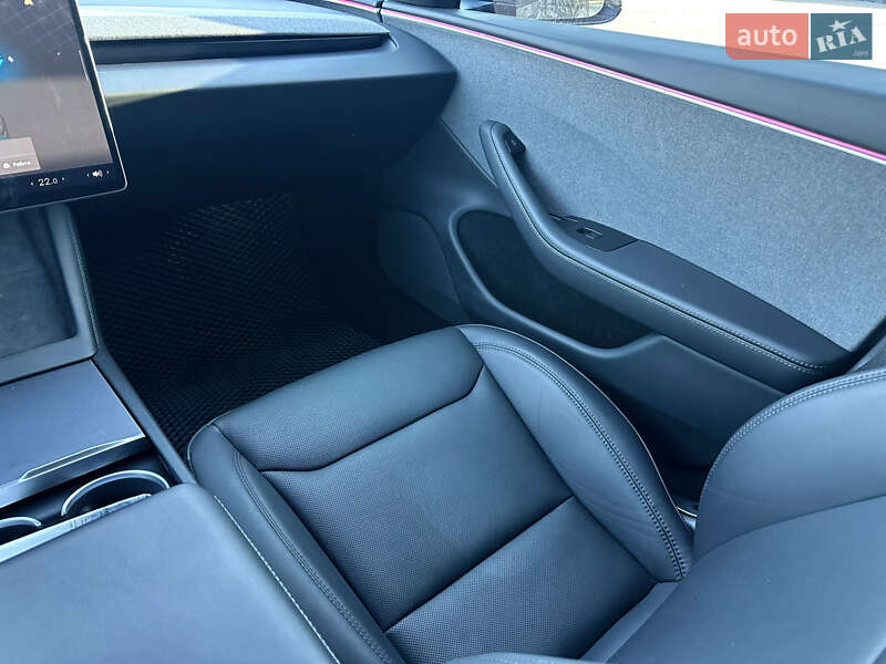 Седан Tesla Model 3 2024 в Кропивницькому