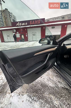 Седан Tesla Model 3 2021 в Вышгороде